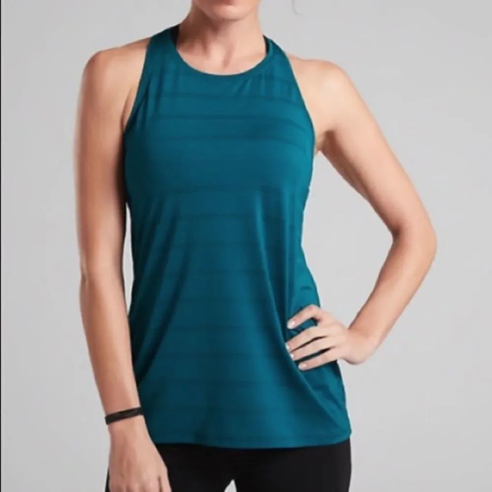 ✨ Athleta Red Heather Strip Tank Top ✨